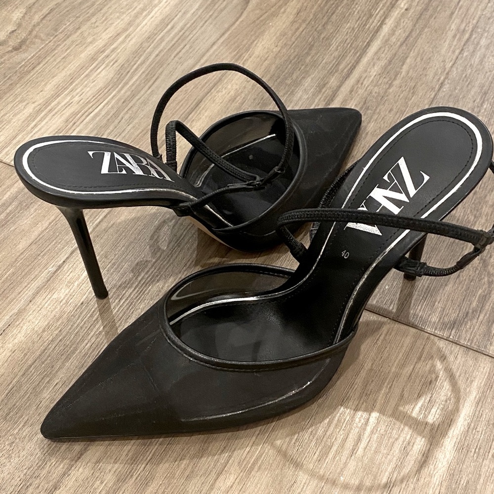 Zara closed toe black heels